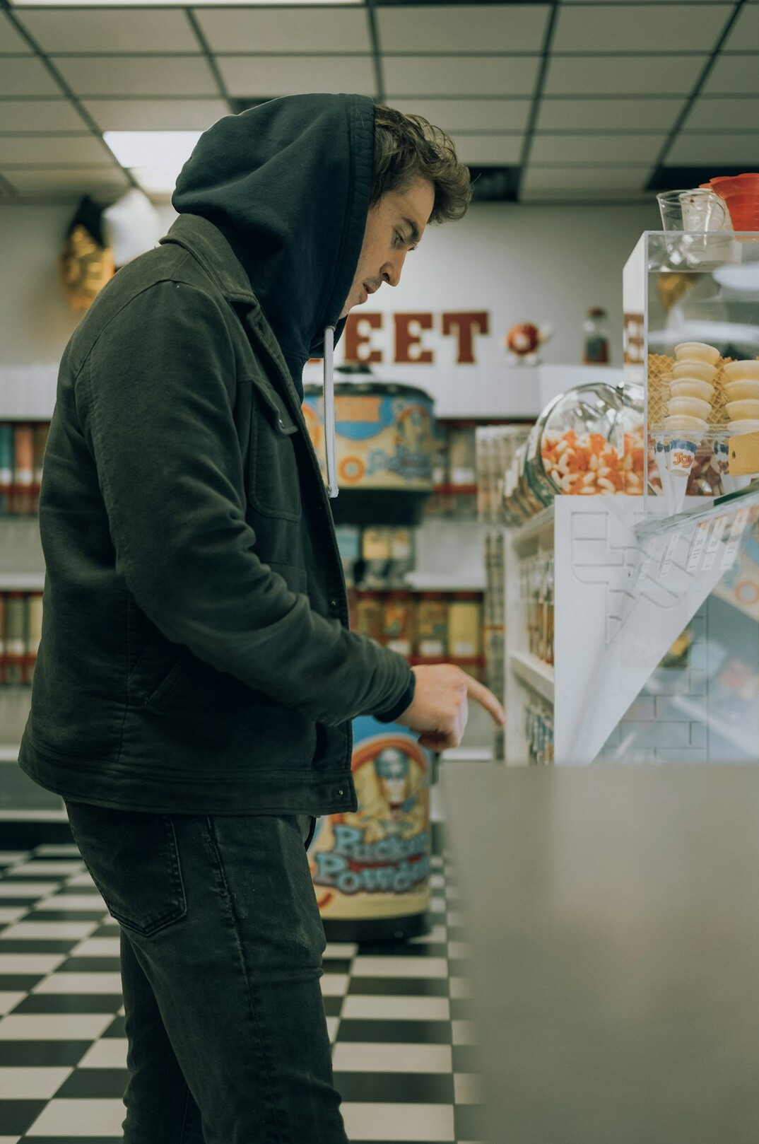 store manager confronting thief
